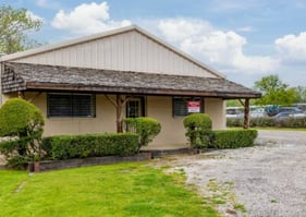 Rogers-Animal-Hospital_portrait_004-400x284