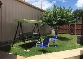 Sitting-Area-Between-Bldgs-400x284